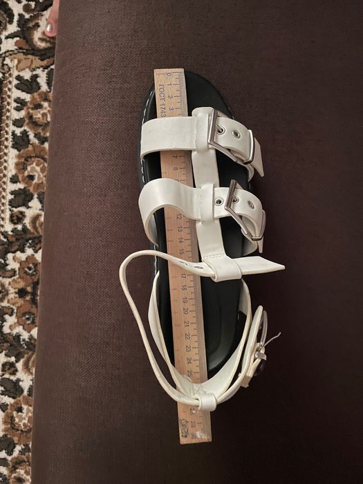 Босоніжки жіночі