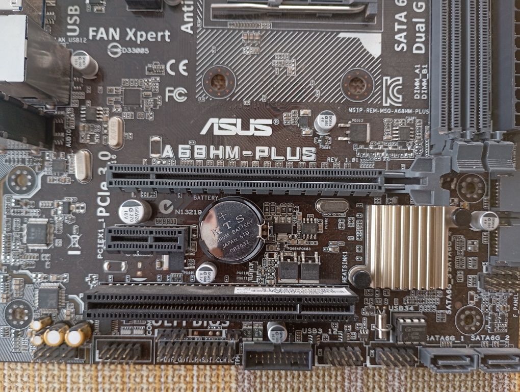 Продам материнскую плату ASUS A68HM-PLUS FM2/FM2+
