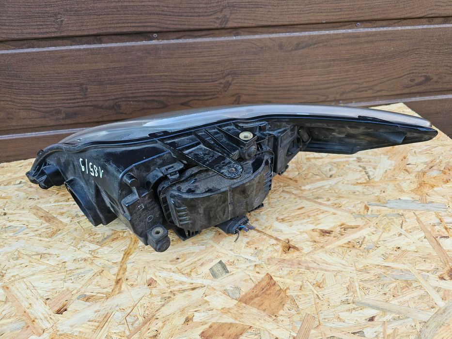 Reflektor Lampa przednia prawa prawy przód Ford Mondeo Mk4 przedlift
