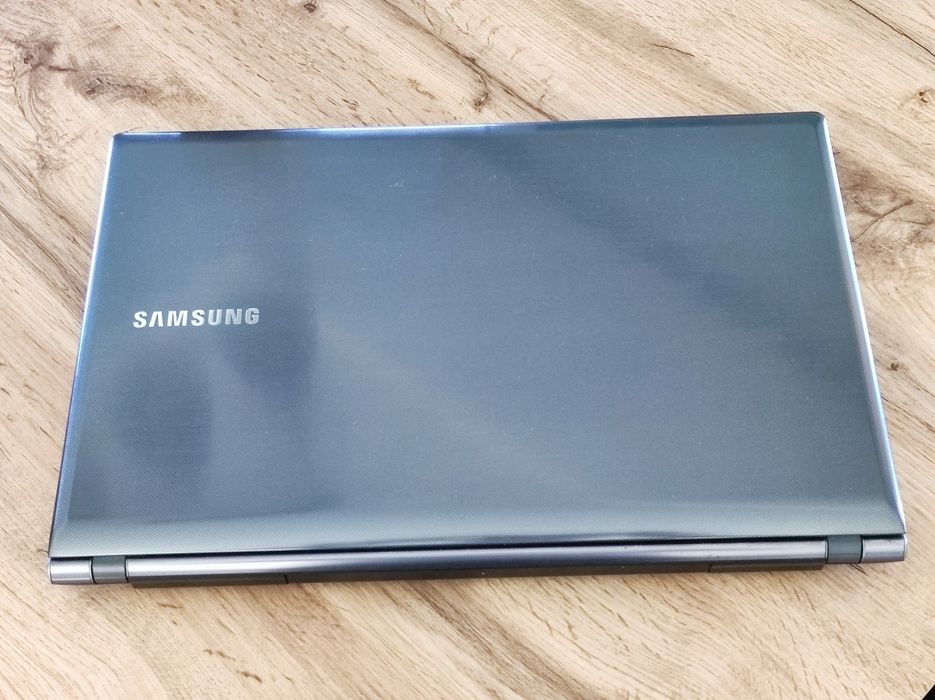 Laptop Samsung 17 cali Intel core i7