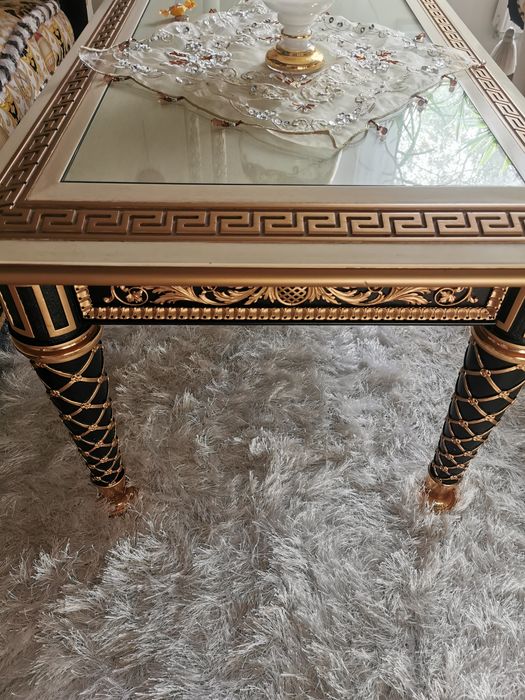 Okazja, luksusowa włoska sofa i stolik Versace