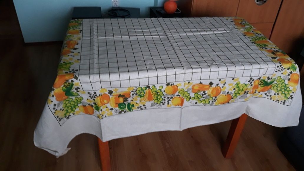 Obrus lniany nowy z prl z metką 142x142