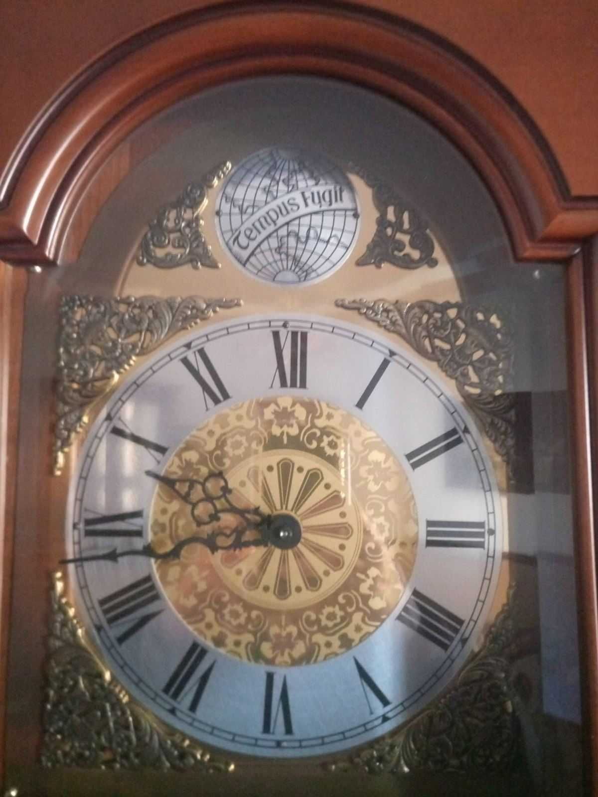 Часы напольные Tempus Fugit
