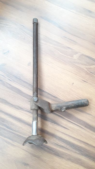 Lewarek podnośnik śrubowy