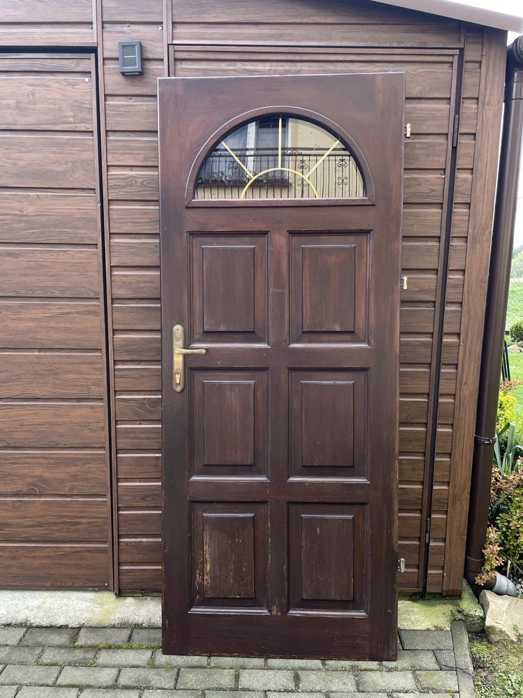 Drzwi zewnętrzne brązowe z szybą demontaż