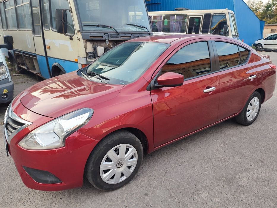 NISSAN Versa седан