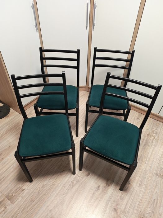 Zestaw 4 krzeseł drewnianych