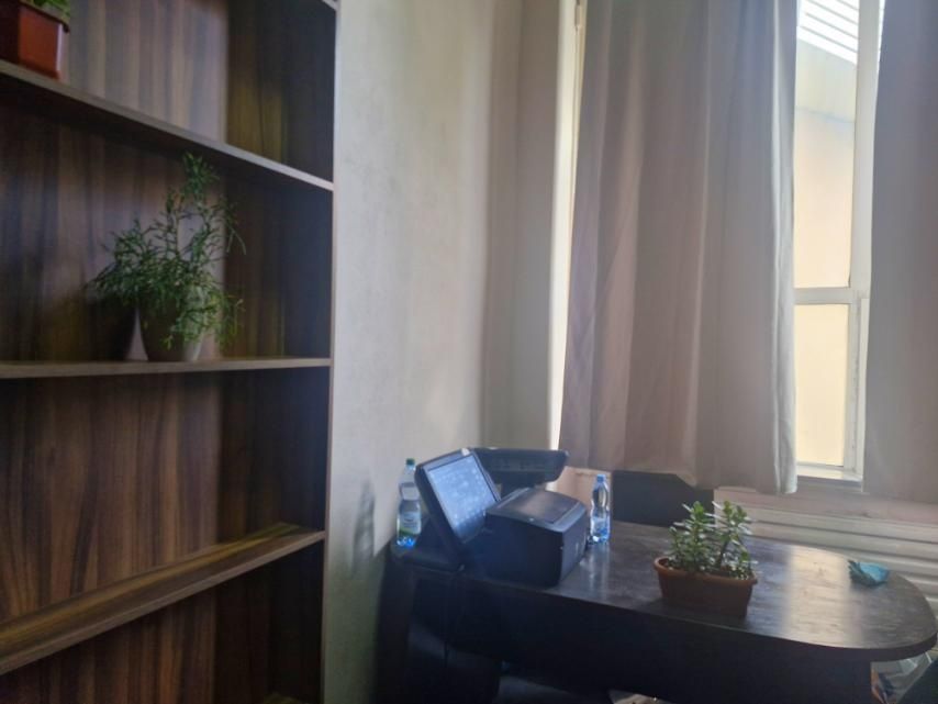 Кабінет, офіс, приміщення на першому поверсі, фасад, офісний центр