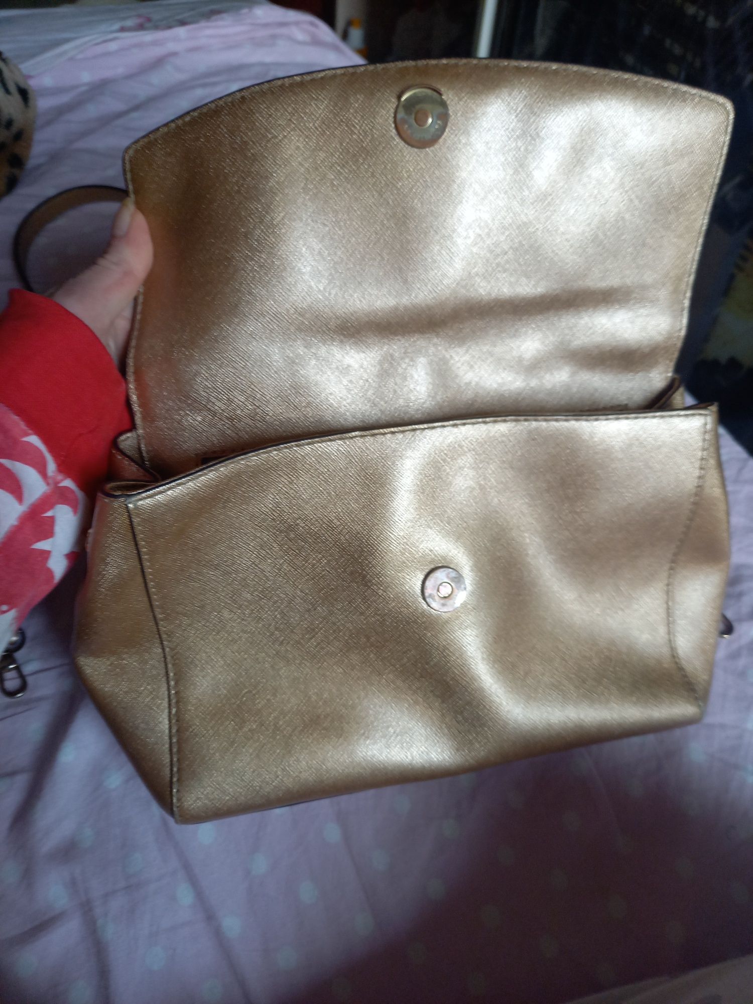 Золотистая сумка Michael Kors 17×30