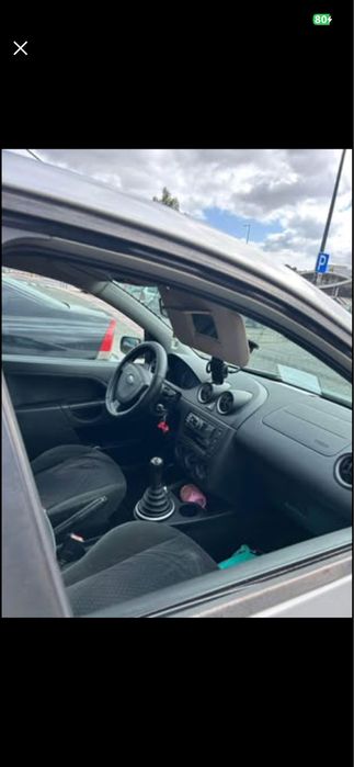 Ford Fiesta 2005 (funcional em dia)