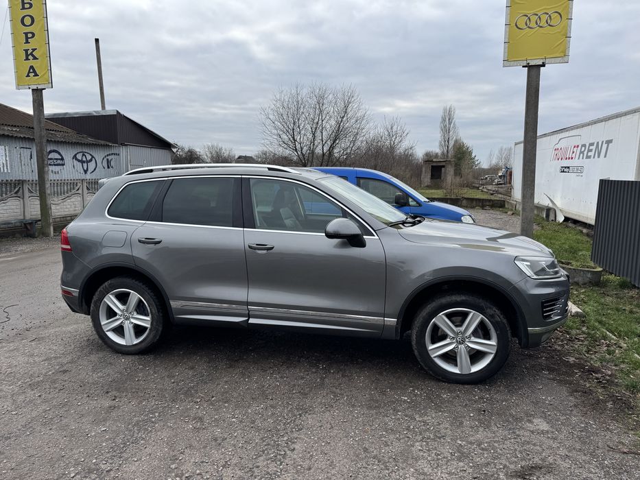 Комплектний перід Touareg FL тоуарег фл бампер капот крила фари