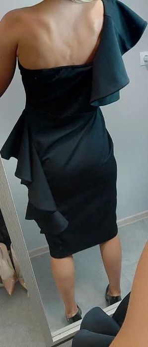 Czarna klasyka Boohoo falbaną odkryte plecy ramiona mega 44 XXL