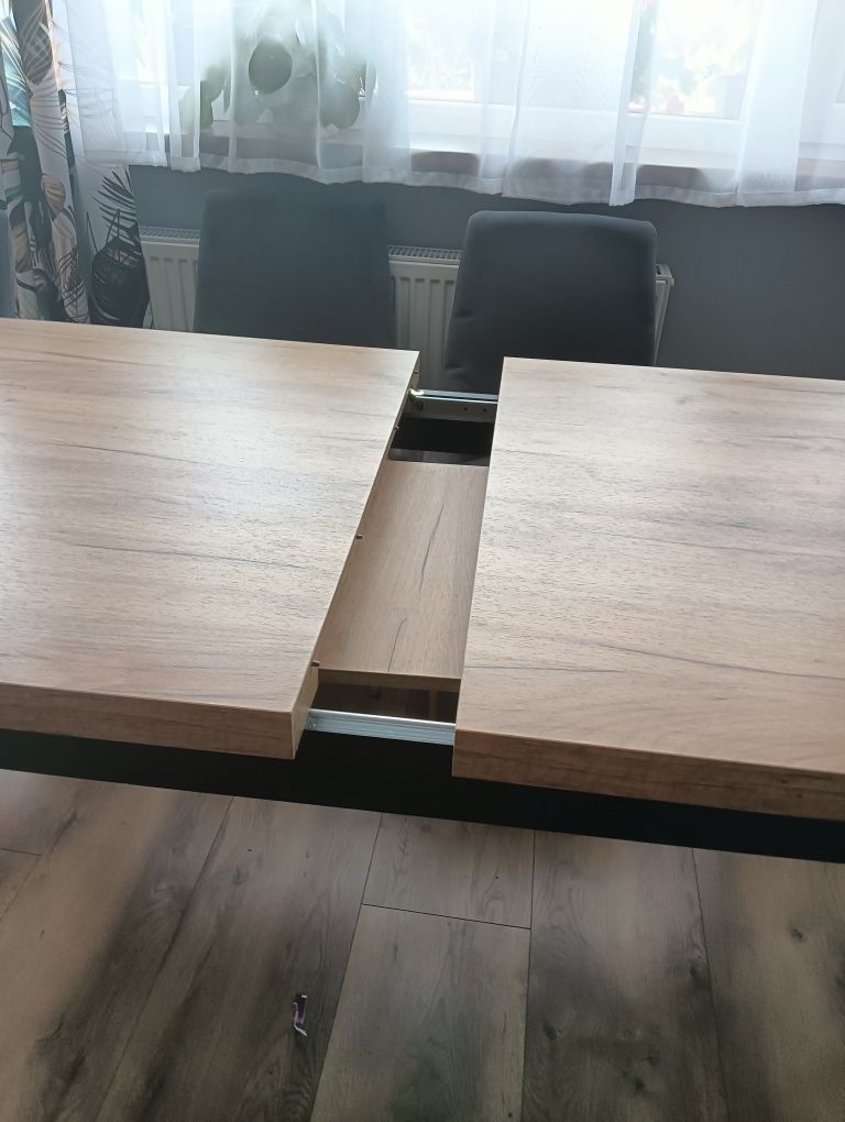 Stół do salonu.  Agata meble.