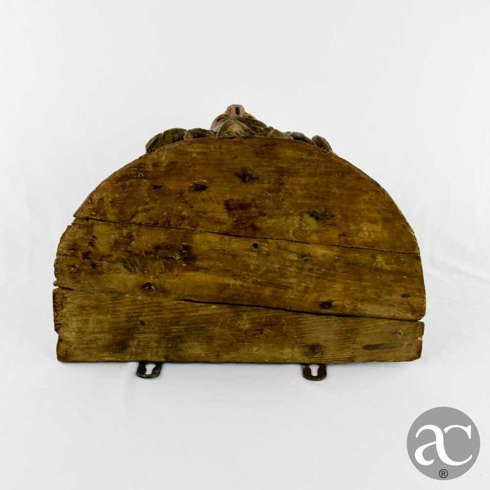 Mísula em madeira de castanho policromado séc. XVII / XVIII