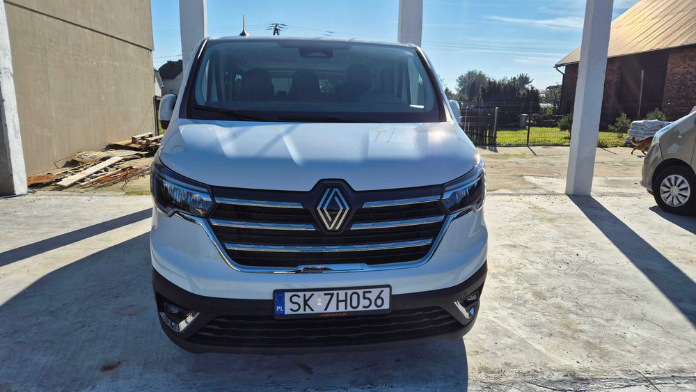 Nowy Renault Trafic, wynajem, bus 9 osobowy