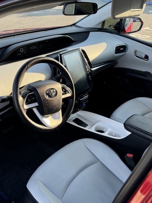 Продам гарного Prius Prime Plagin.100% рідним пробігом