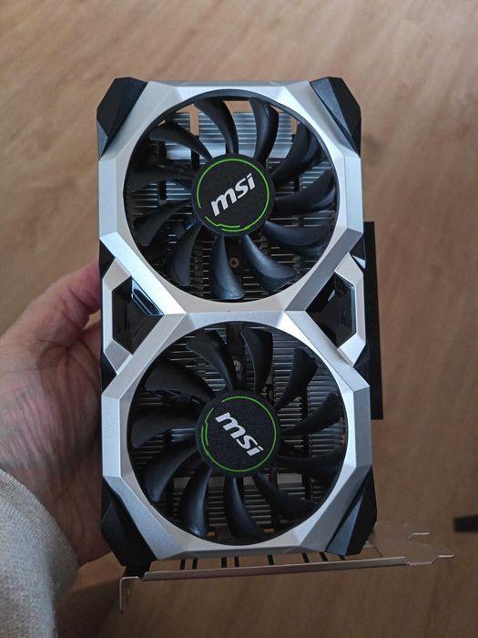 Placa de vídeo semi nova 1650 GTX  SOMENTE em dinheiro presencial