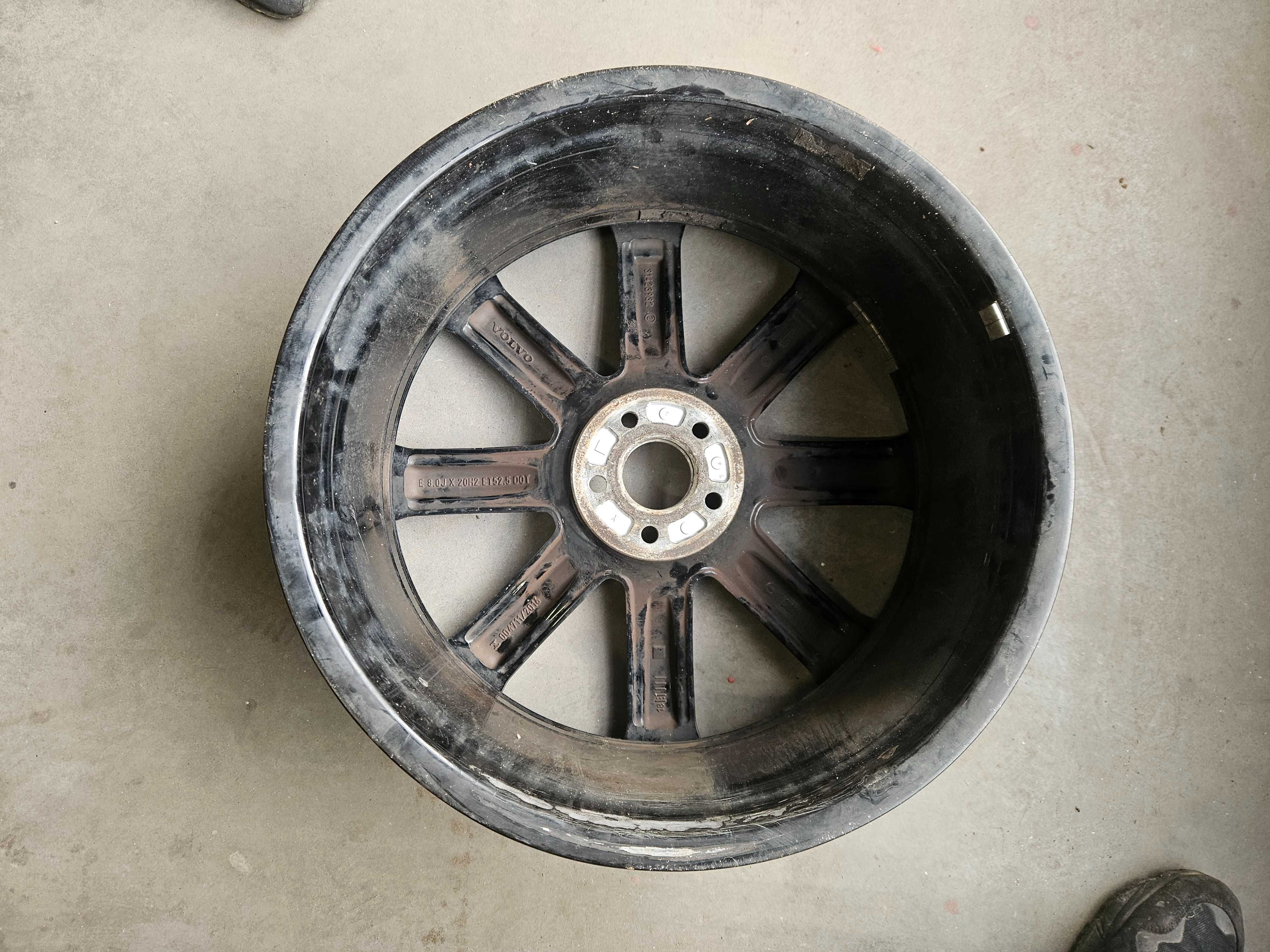 Felga VOLVO Inscription 20" OEM 8-spoke Black Diamond Cut