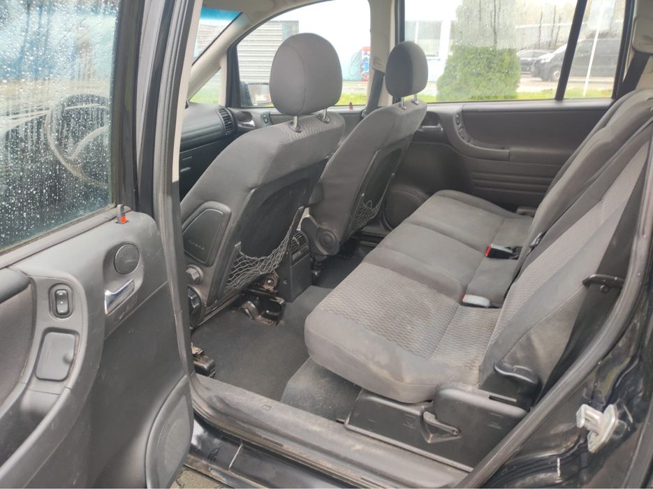 Opel Zafira 1.6 LPG 7 osobowa sprawny ważne O.C 2003 rok minivan