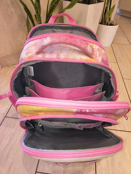 Шкільний ортопедичний рюкзак для дівчинки