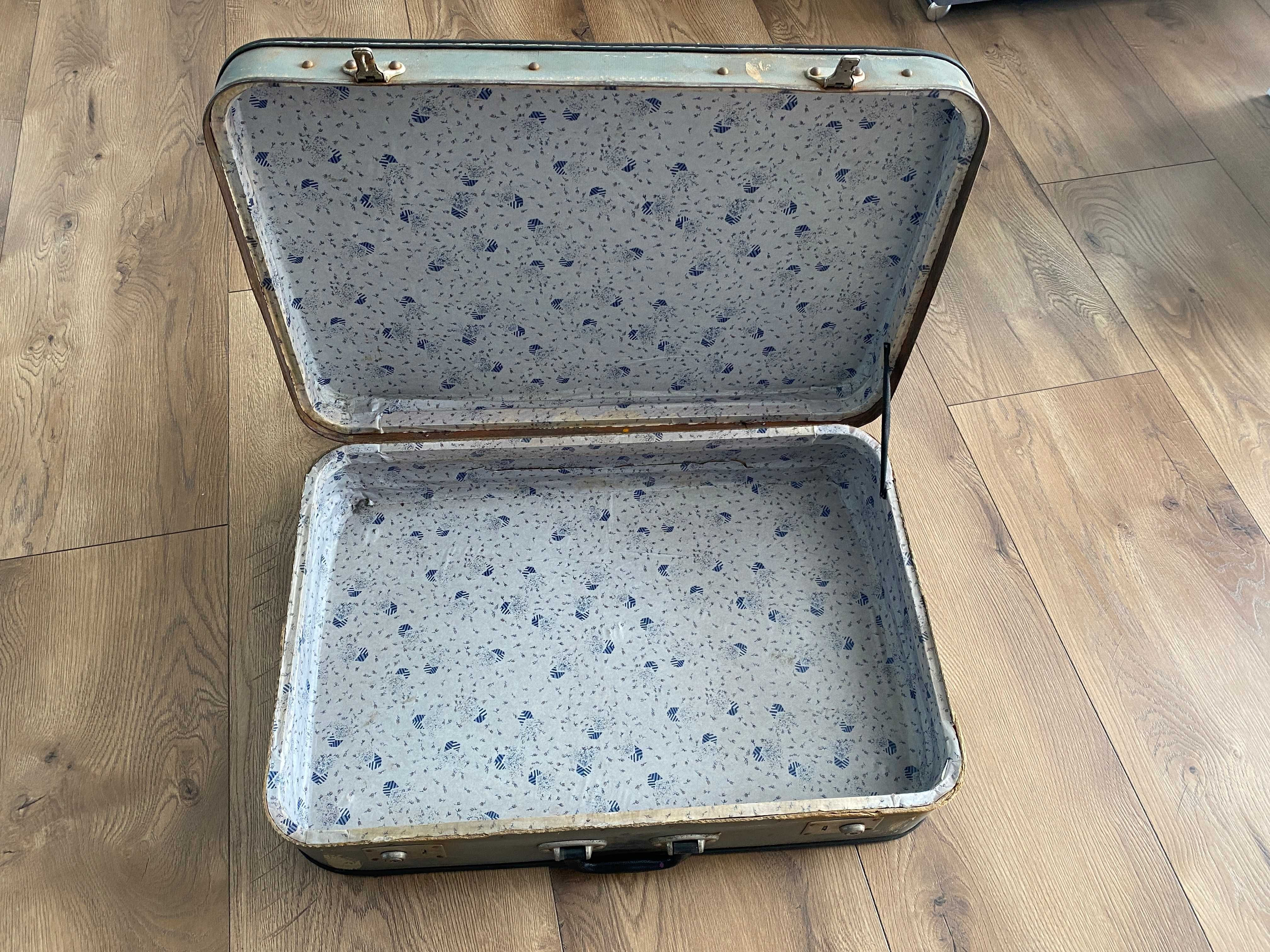 Walizka kufer PRL idealna do samochodu na zloty, vintage