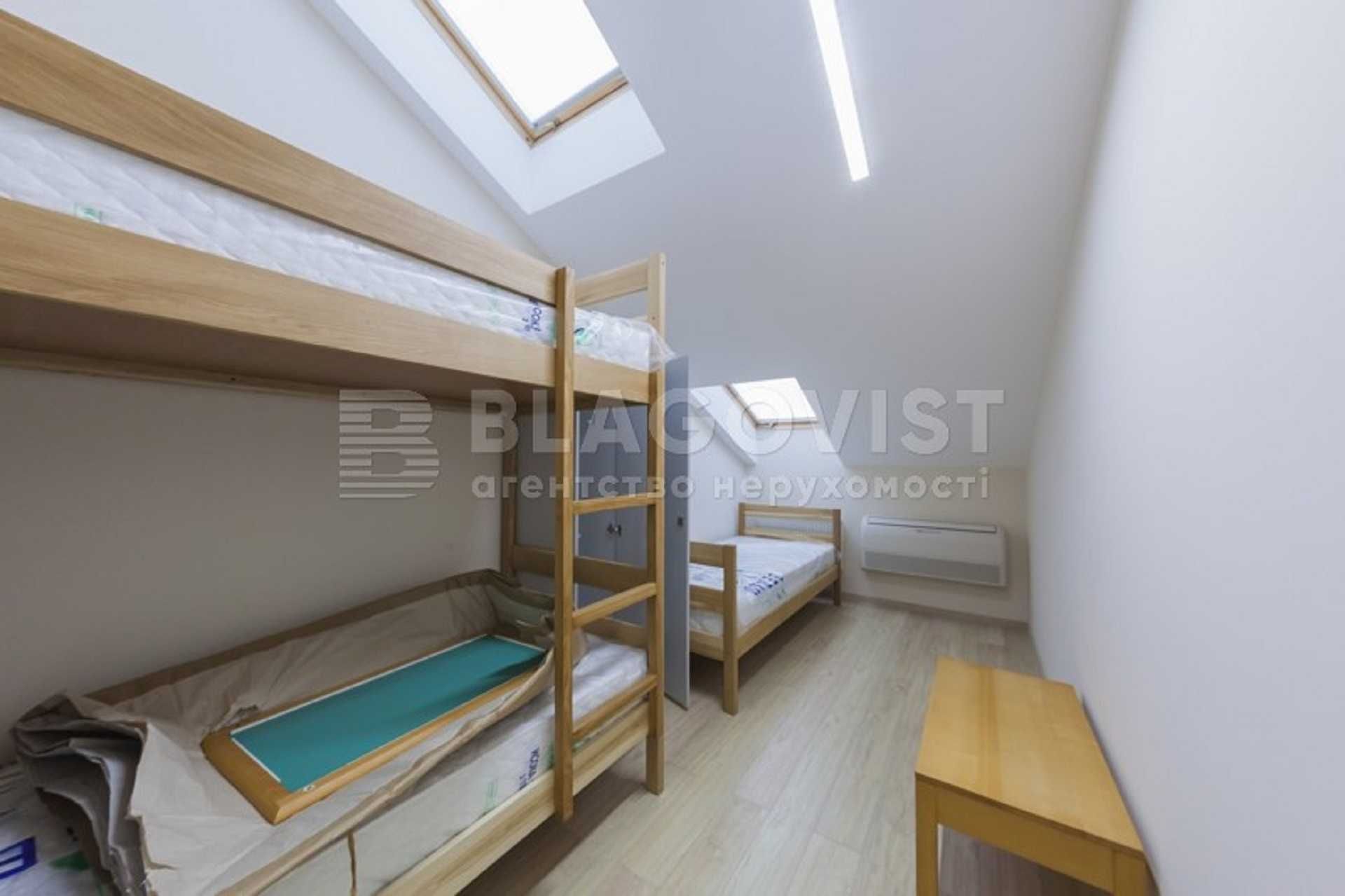 Щекавицька,30/39  нежитлове приміщення 225кв.м. Готель hostel  Поділ