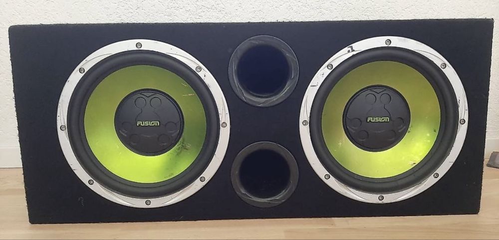Fusion twin 12" subwoofers in box (W)82 (D)42 (H)38cm