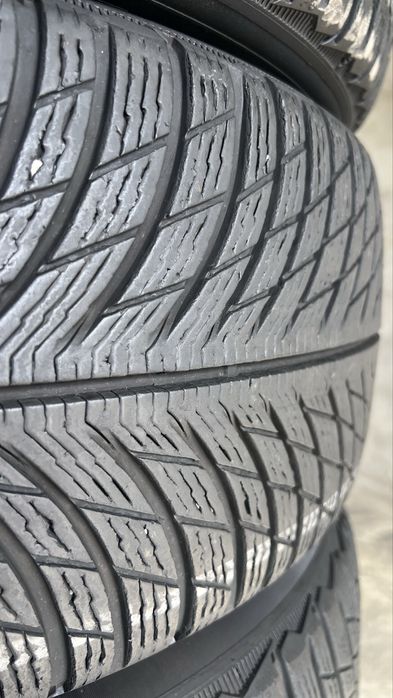 Зимові шини резина 235 55 R19 Michelin 2022рік