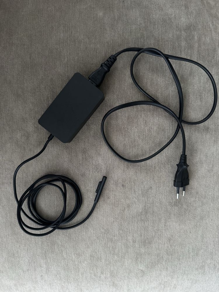 Zasilacz Ładowarka Microsoft model 1706 Surface 65W 15V 4A - Oryginaln
