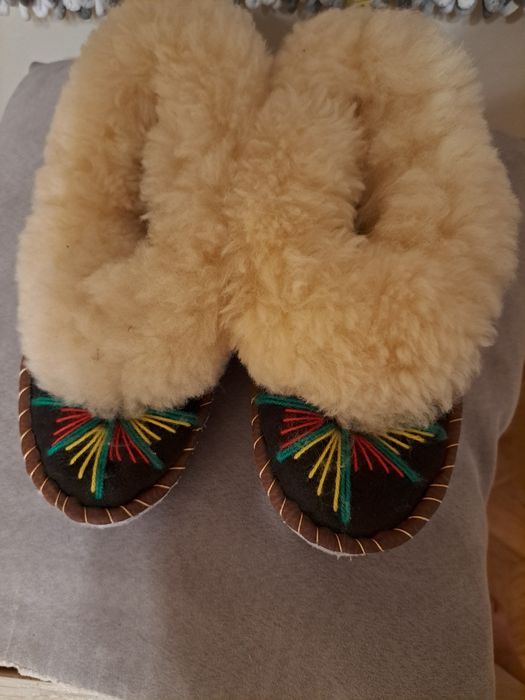 Kapcie  góralskie.  Rozmiar 38. Nowe