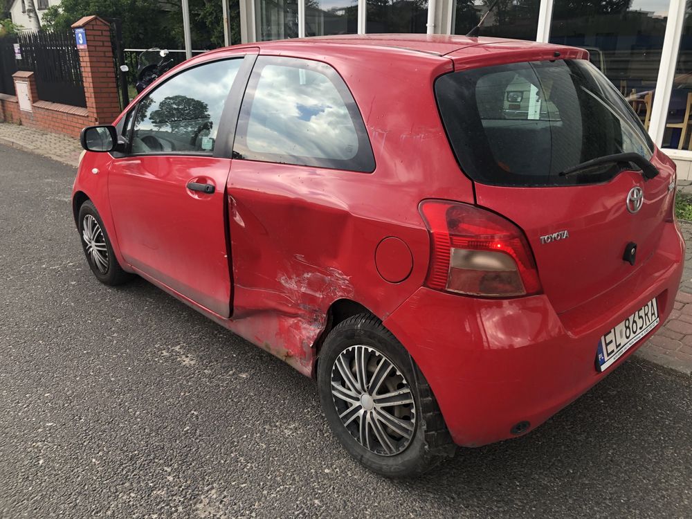Toyota Yaris uszkodzona; GAZ
