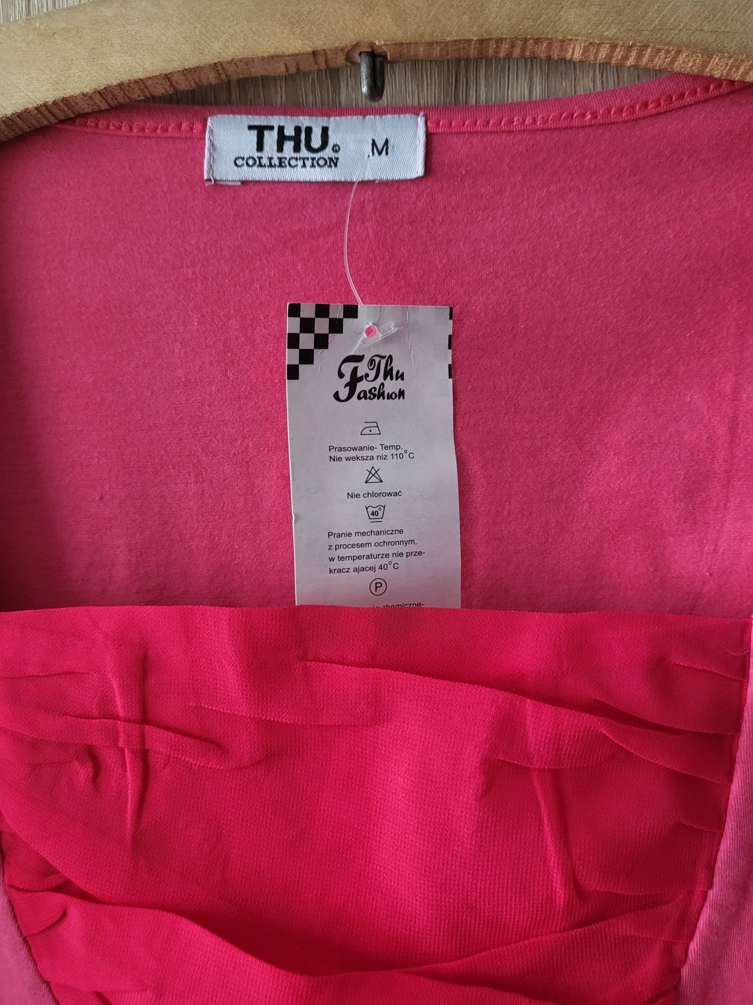 Śliczna Nowa bluzka Różowa z aplikacją Thu Collection