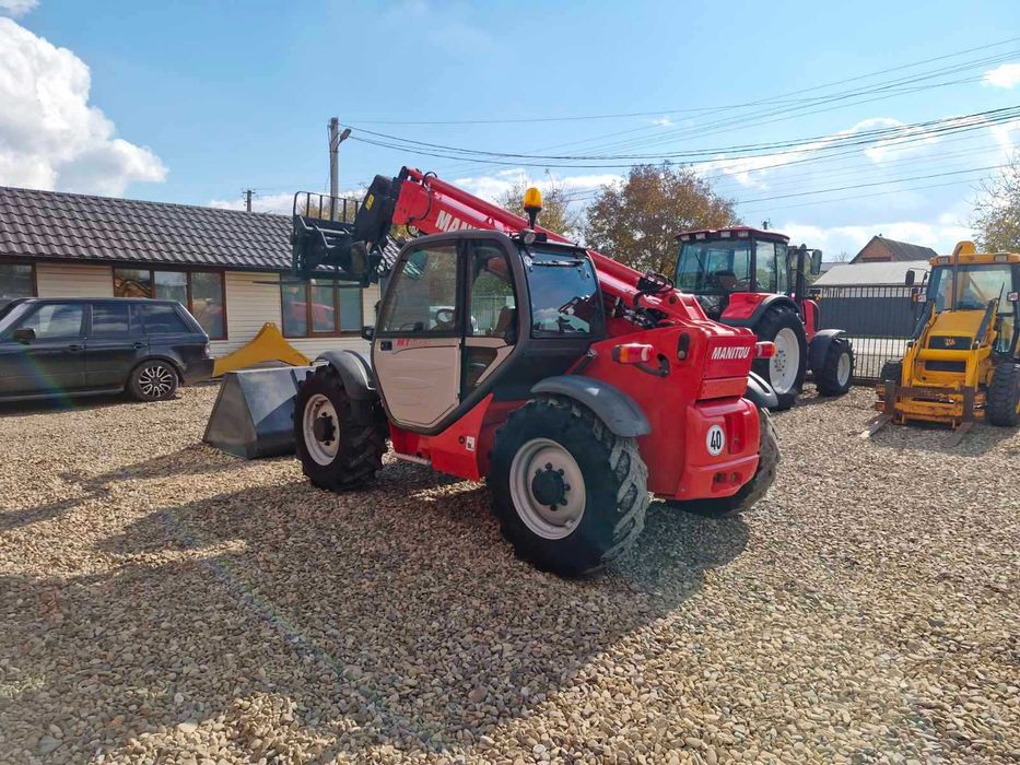 телескопічний навантажувач  MANITAU MT1033