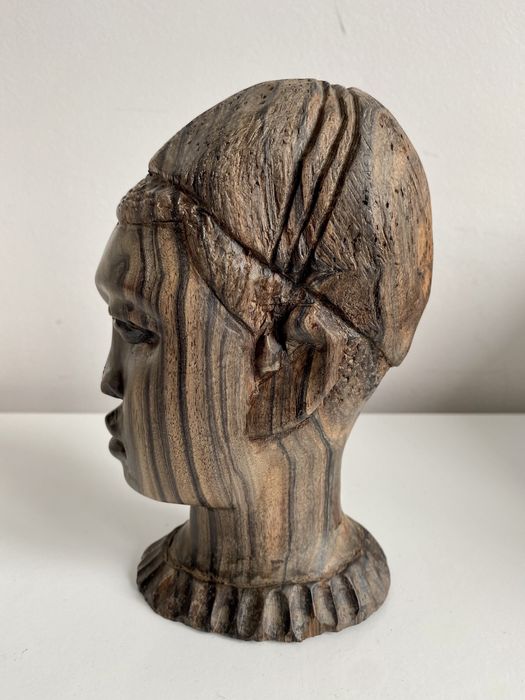 Figurka/rzeźba afrykańska z drewna, rękodzieło