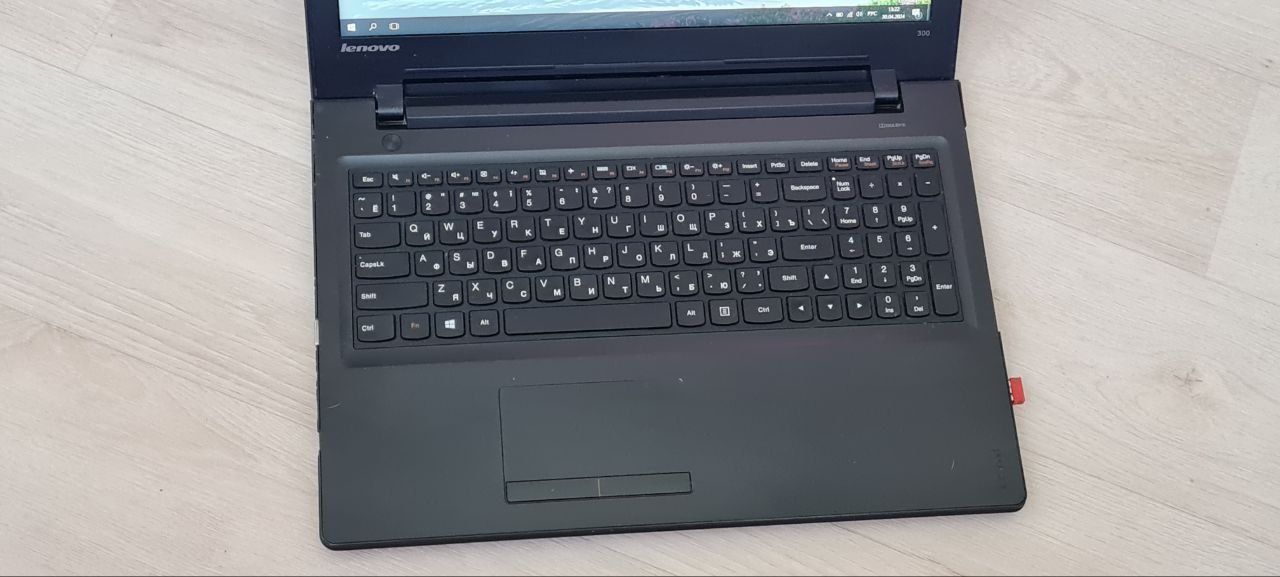 Lenovo 300-15ibr 2ядра/Nvidia 920m/озу 4гб/HDD 500гб/батарея 3 часа