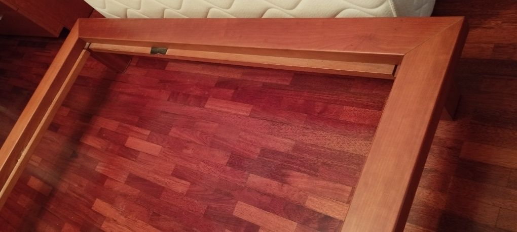 Cama de casal cerejeira bom estado