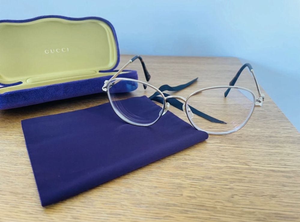 Armações metálicas douradas gucci