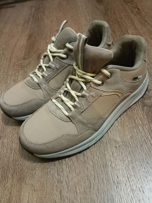 Жіночі кросівки, 38 розмір