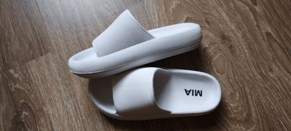 Шльопанці для басейну/ пляжні.