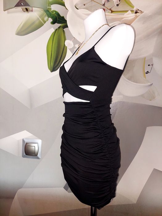 Sukienka mini czarna z wycięciami rozmiar S Nowa