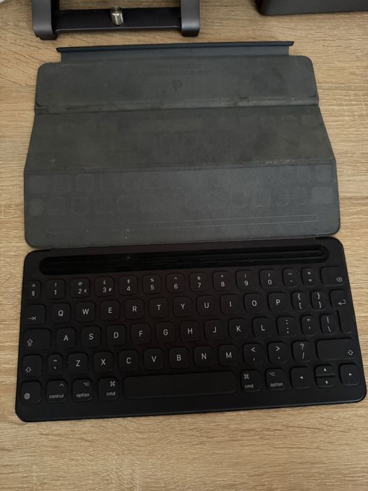 Apple Smart Keyboard та захисна накладка Ipad Air 3/Pro 10.5/Ipad 10.2