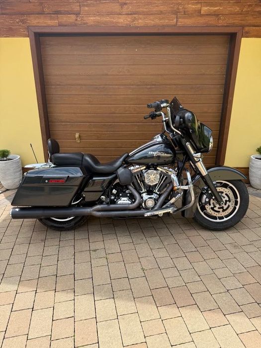 Harley-Davidson Touring Street Glide FLHX po dużym serwisie