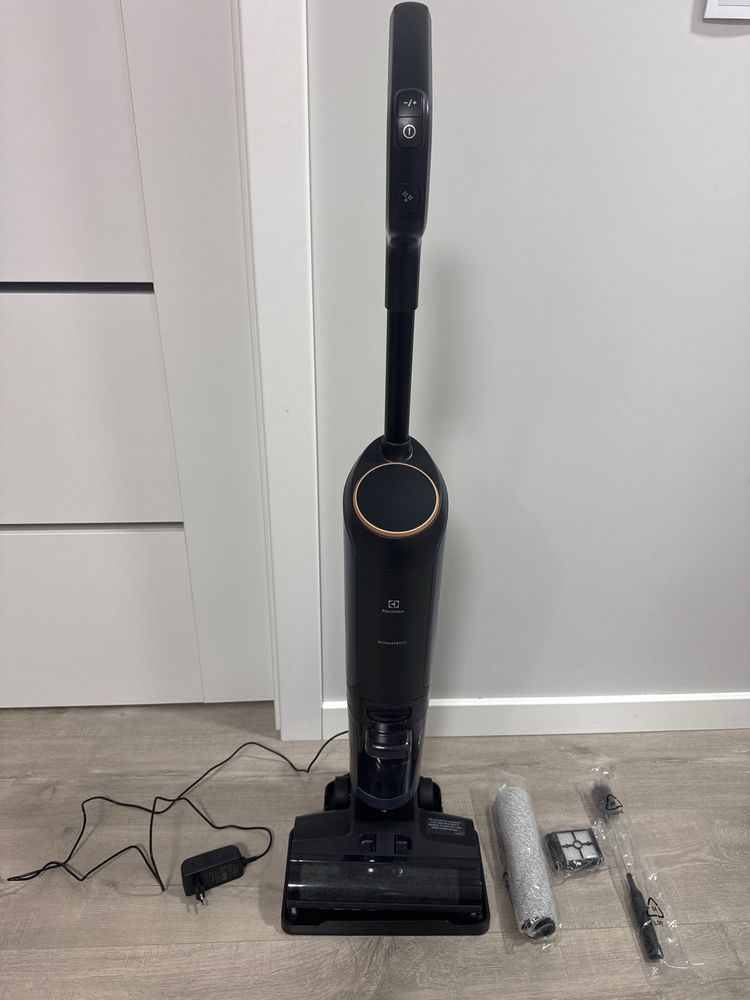 Odkurzacz ELECTROLUX EW81U3DB Aqua Ultimate 800