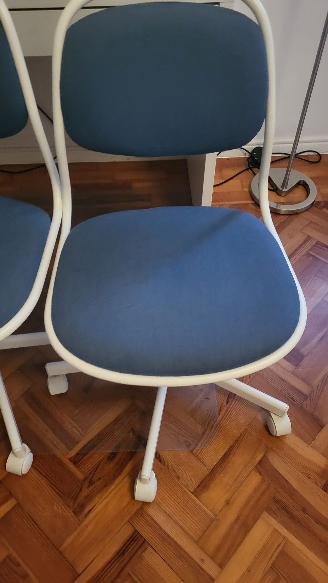 1 Cadeira Orfjall ikea com rodas