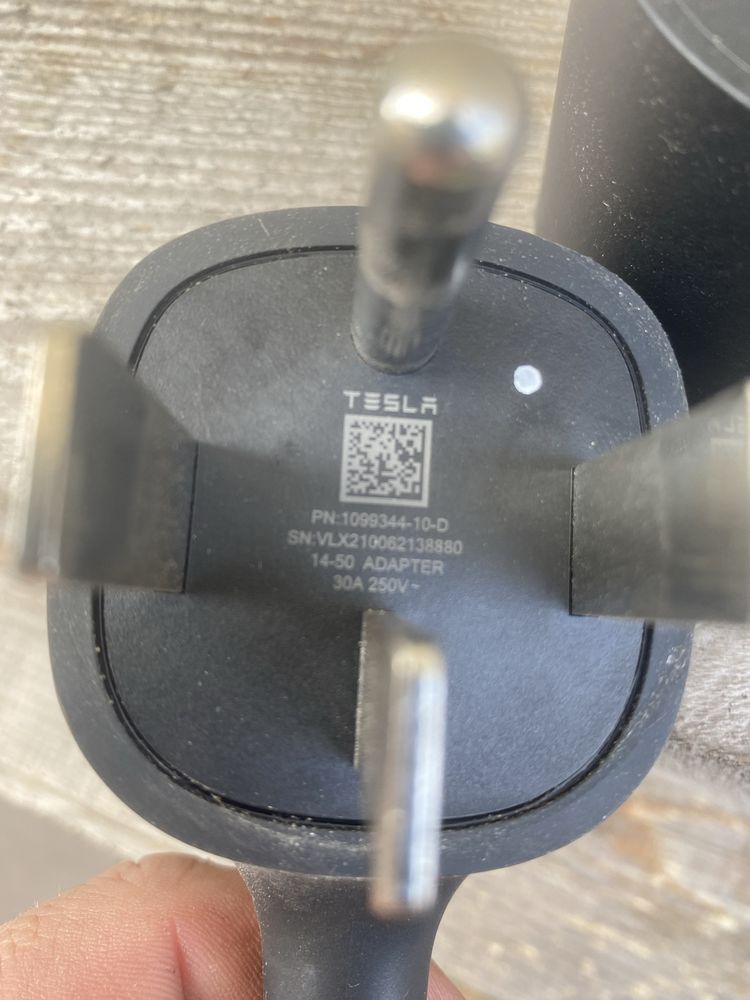 Tesla розетка для потужної зарядки Nema 14-50