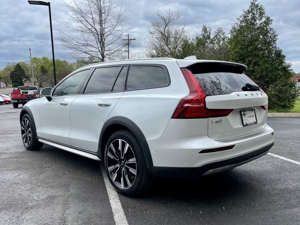 2023 Volvo V60 Cross Country B5 AWD ULTIMA