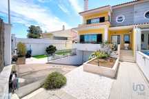 Casa T4 em São Domingos de Rana de 337,00 m2