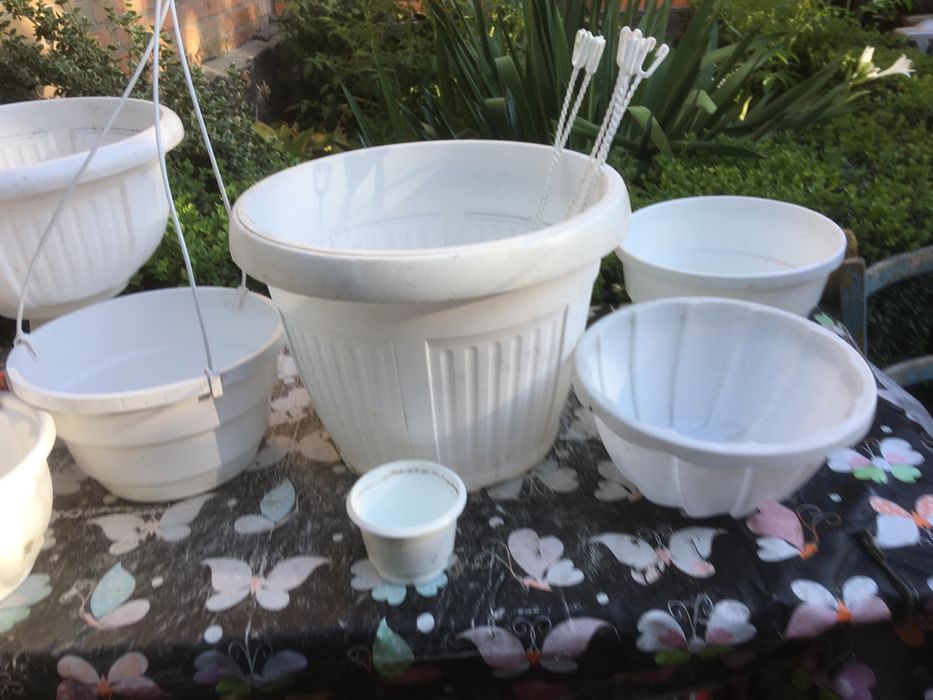 Горщики( ринки) для квітів різних розмірів