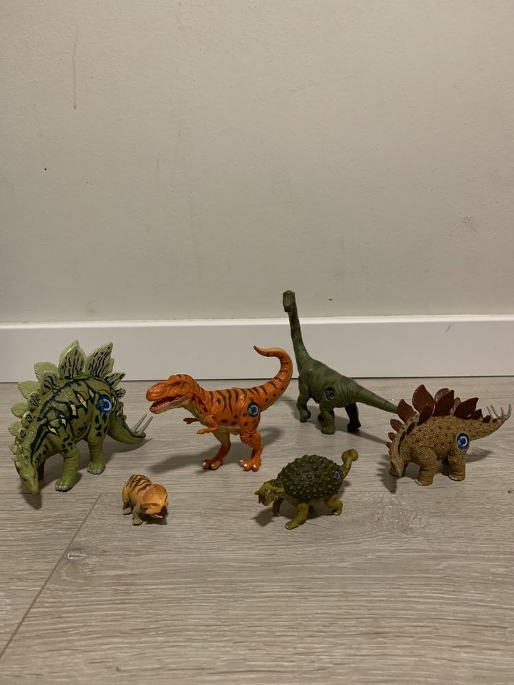 Coleção de figuras de dinossauros