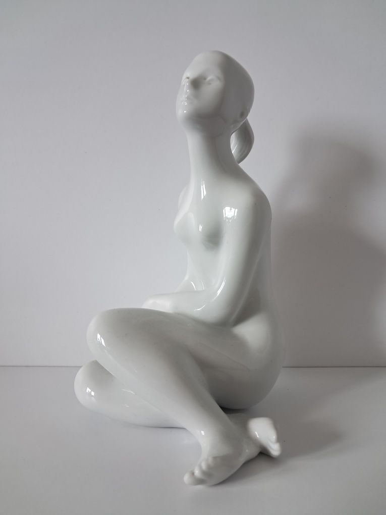 Royal Dux projekt Jiri Cernoch akt figurka porcelanowa biała 23,5cm